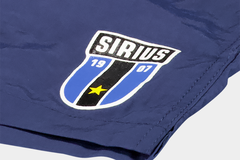 Badshorts marinblå emblem