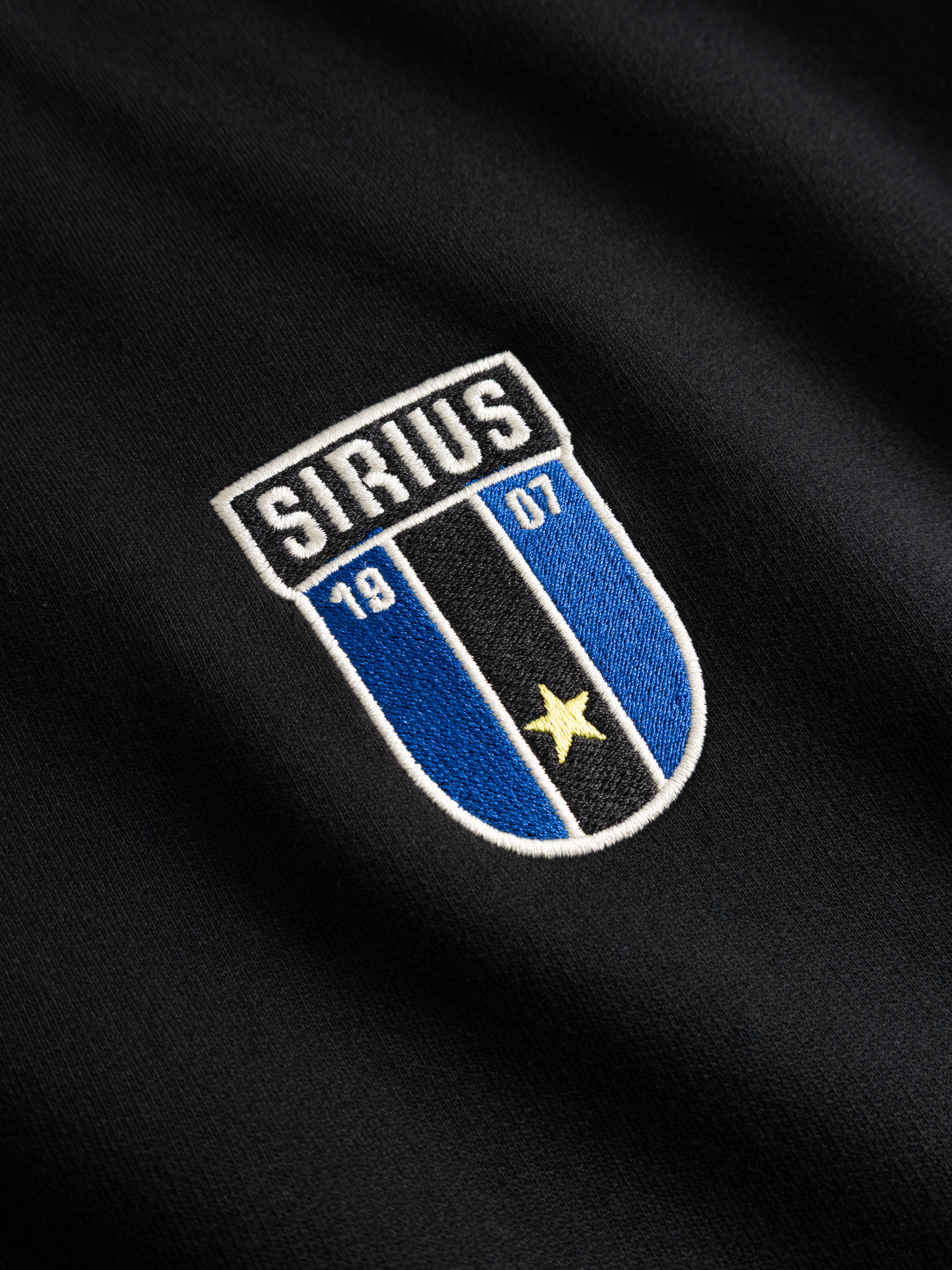 Hoodie svart logo